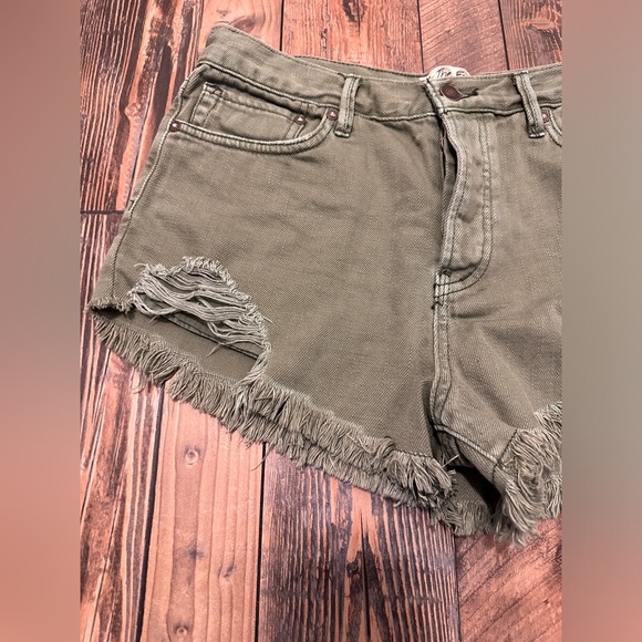 Free People Loving Good Vibrations Cutoff Denim Shorts In Sage Size 29 - Picture 8 of 13
